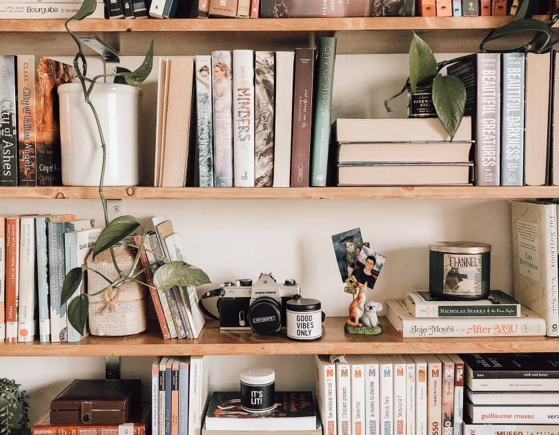 decorate shelves living room