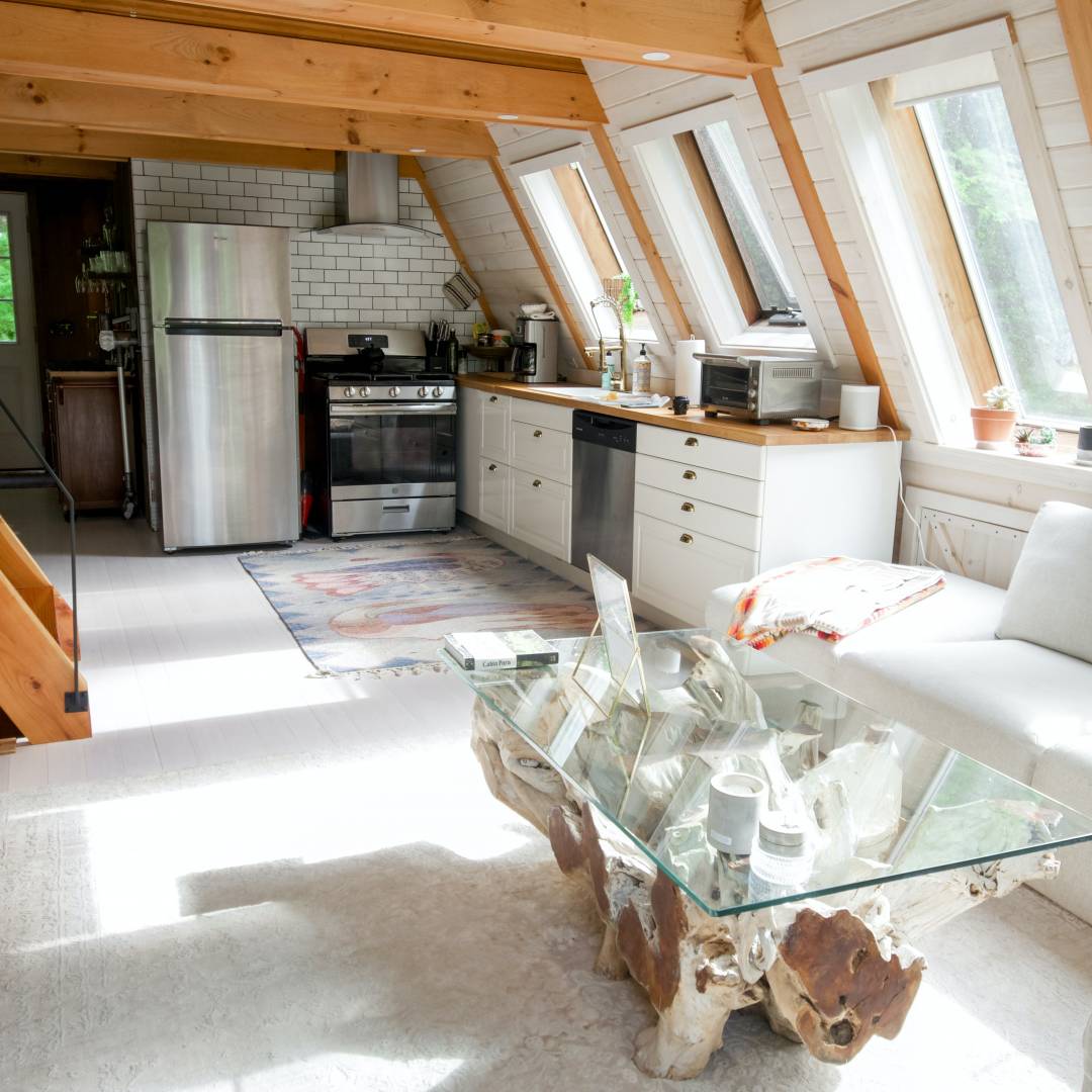 The first thing you need to know about vaulted ceilings is that they are made up of two parts: the rafters and the trusses.
