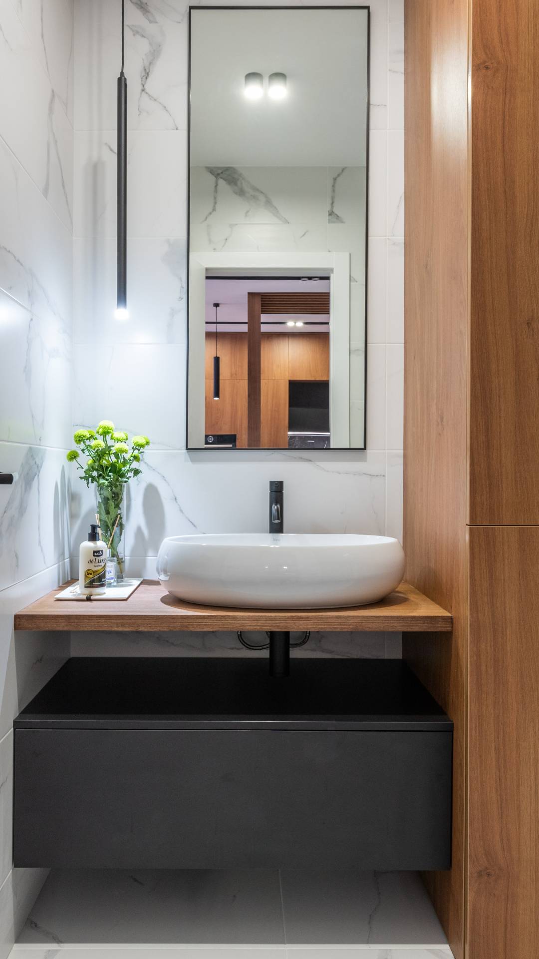Using the same tiles on both the floor and walls can create a cohesive look and give the bathroom a more uniform and polished appearance.
