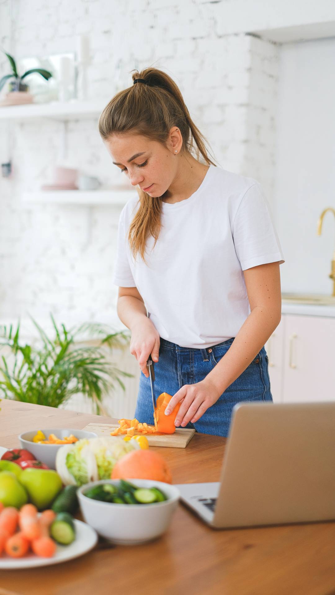 What is the best lighting for a small kitchen?