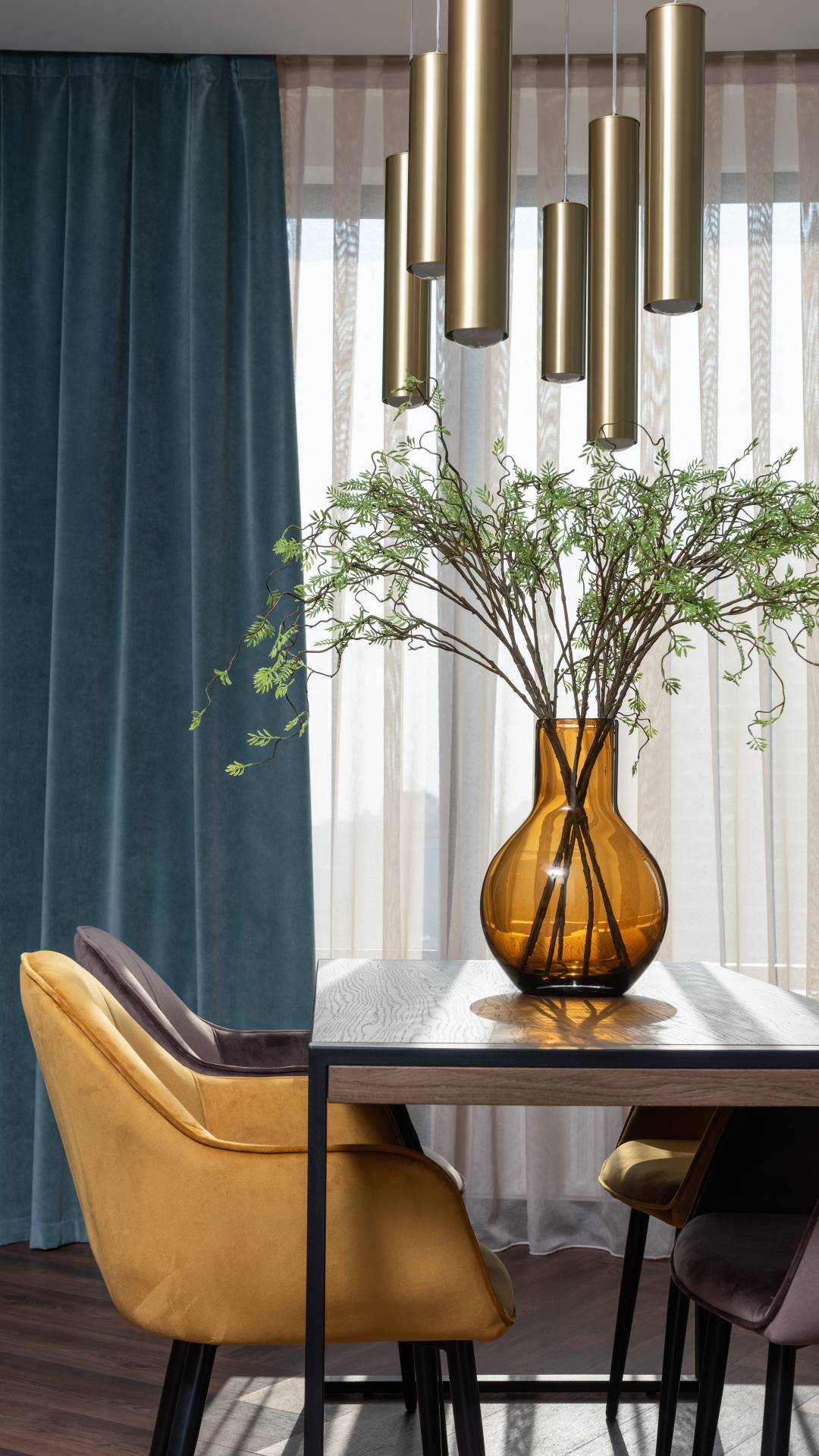 Beautiful dining room with accent wall ideas!
